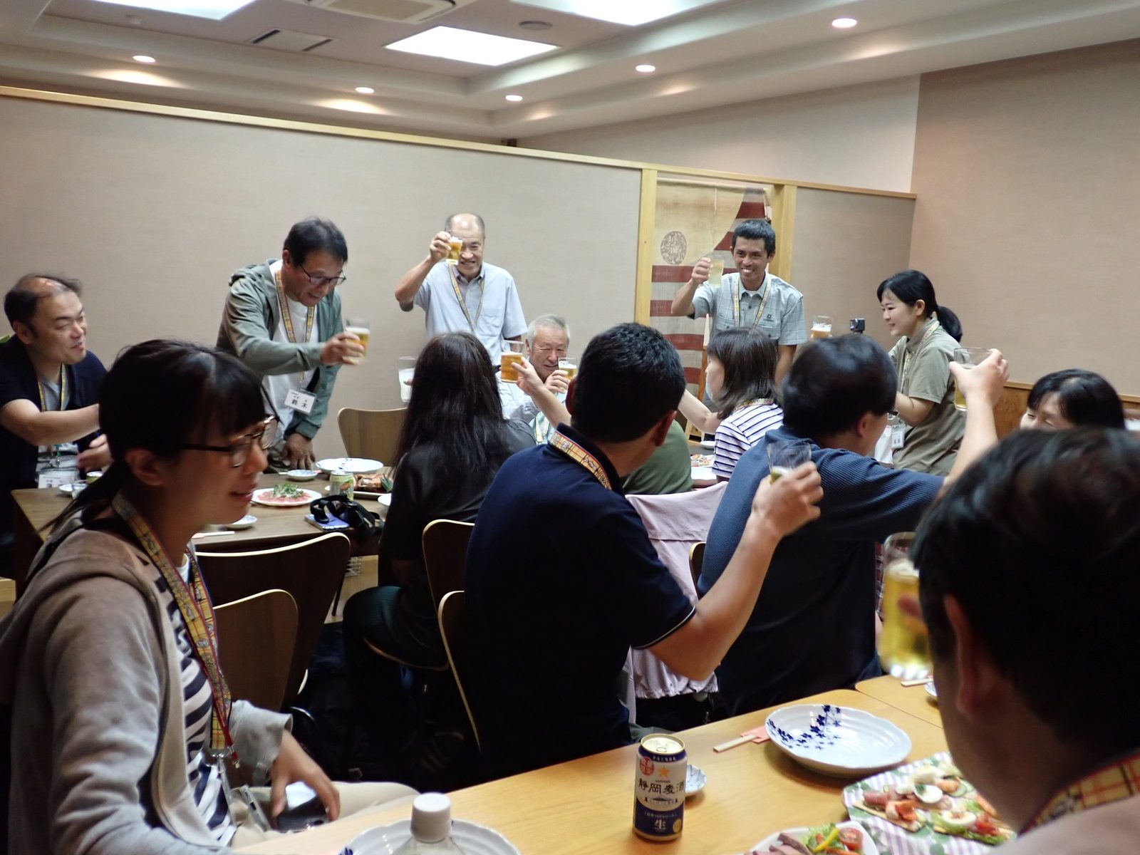 地域の皆さんと乾杯