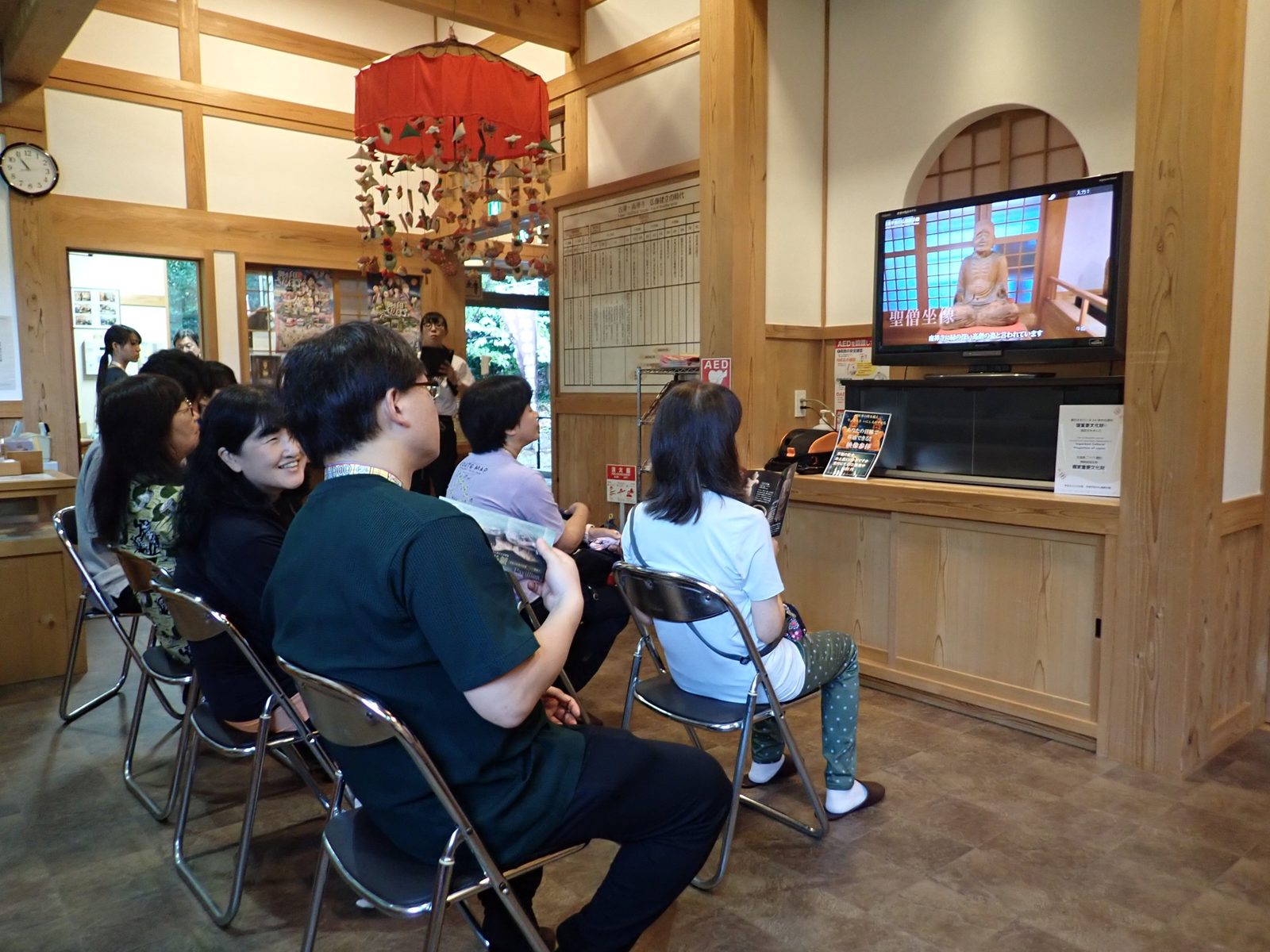 河津仏像展示館で仏像の映像を鑑賞